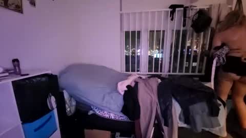 HannahWreckshin online show from 12-28-24, 02:32