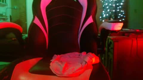 Snapshot of bwall1425 chatting on 01-11-25, 01:48 bwall1425 online show from 01-11-25, 01:48