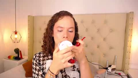 Snapshot of bycandy_ chatting on 11-23-25, 01:33 bycandy_ online show from 11-23-25, 01:33