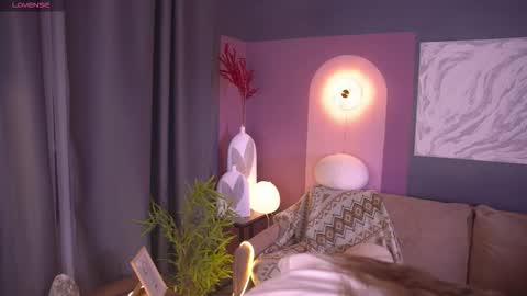 Kira online show from 10-15-25, 03:23