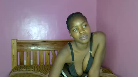 Snapshot of c_trish chatting on 10-10-25, 09:36 C--trish online show from 10-10-25, 09:36