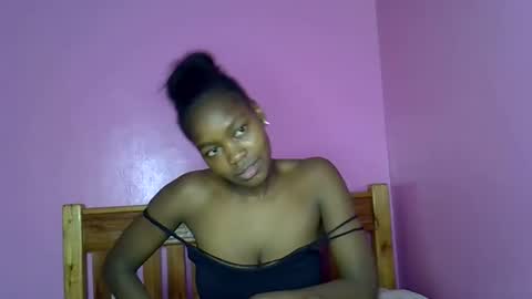 Snapshot of c_trish chatting on 11-01-25, 01:24 C--trish online show from 11-01-25, 01:24