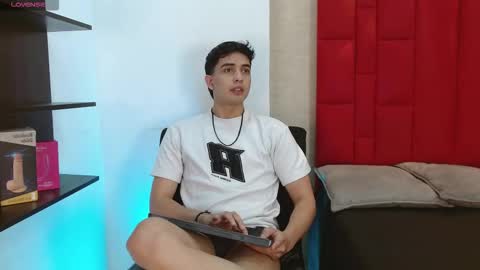 Snapshot of cady_hot chatting on 11-18-25, 08:24 Cady online show from 11-18-25, 08:24