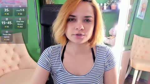 Snapshot of caitlin_crazy chatting on 11-11-25, 08:36 Gina online show from 11-11-25, 08:36