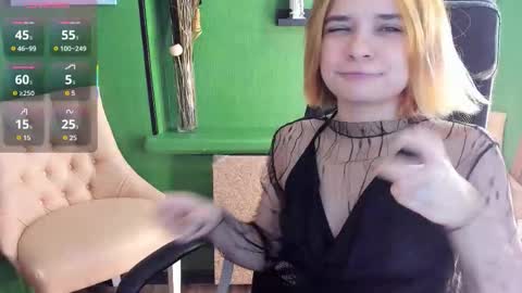 Snapshot of caitlin_crazy chatting on 11-12-25, 08:37 Gina online show from 11-12-25, 08:37