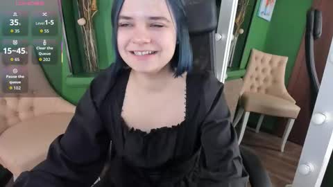 Snapshot of caitlin_crazy chatting on 11-18-25, 09:58 Gina online show from 11-18-25, 09:58