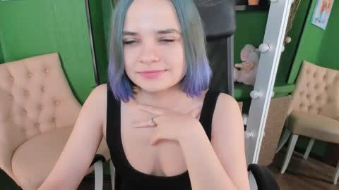 Snapshot of caitlin_crazy chatting on 12-03-25, 09:40 Gina online show from 12-03-25, 09:40