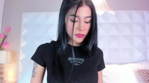 Snapshot of caitlyncouper chatting on 12-26-24, 05:19 Caitlyn online show from 12-26-24, 05:19