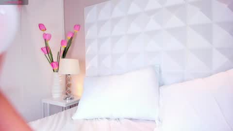 Snapshot of caitlyncouper chatting on 02-08-25, 08:10 Caitlyn online show from 02-08-25, 08:10