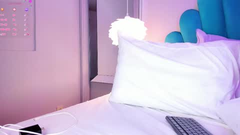 Snapshot of caitlyncouper chatting on 03-06-25, 01:48 Caitlyn online show from 03-06-25, 01:48