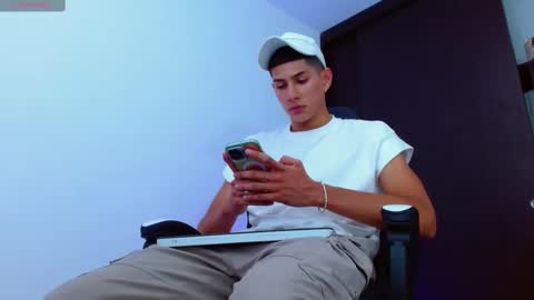 Snapshot of calavalerio chatting on 02-13-25, 07:52 Valerio online show from 02-13-25, 07:52