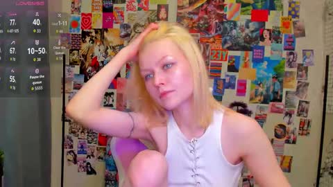 Snapshot of callista_a chatting on 11-02-25, 11:12 Robin online show from 11-02-25, 11:12
