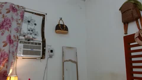 Snapshot of callme_shiel chatting on 09-30-25, 06:46 shiela online show from 09-30-25, 06:46