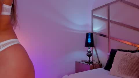 Snapshot of callmeanna_ chatting on 11-22-25, 11:48 Anna Banana online show from 11-22-25, 11:48