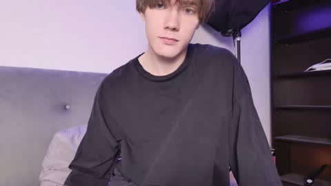 Snapshot of callmenineoneseven chatting on 10-15-25, 10:21 Nick online show from 10-15-25, 10:21