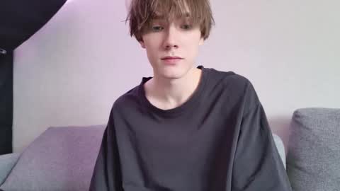 Snapshot of callmenineoneseven chatting on 10-21-25, 12:39 Nick online show from 10-21-25, 12:39