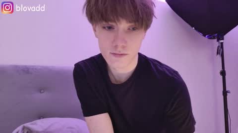 Snapshot of callmenineoneseven chatting on 12-16-25, 11:21 Nick online show from 12-16-25, 11:21