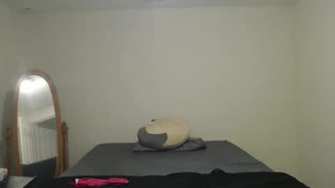 Snapshot of cals9x chatting on 10-18-25, 11:27 camzxoxox online show from 10-18-25, 11:27