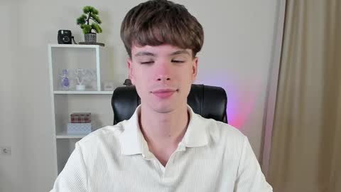 Snapshot of calvin_loves_you chatting on 12-01-24, 07:03 Hey I am Calvin online show from 12-01-24, 07:03