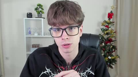 Snapshot of calvin_loves_you chatting on 12-08-24, 07:11 Hey I am Calvin online show from 12-08-24, 07:11