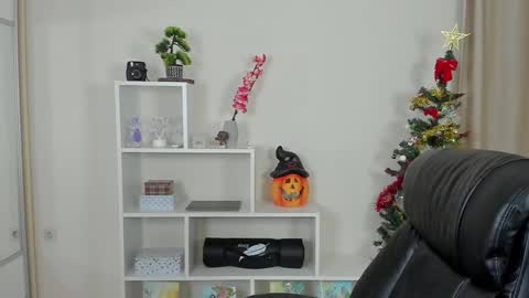 Snapshot of calvin_loves_you chatting on 12-10-24, 07:11 Hey I am Calvin online show from 12-10-24, 07:11