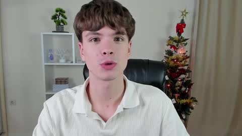 Snapshot of calvin_loves_you chatting on 12-15-24, 07:10 Hey I am Calvin online show from 12-15-24, 07:10