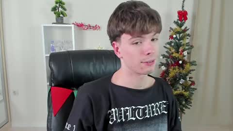 Snapshot of calvin_loves_you chatting on 12-28-24, 07:11 Hey I am Calvin online show from 12-28-24, 07:11