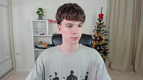 Snapshot of calvin_loves_you chatting on 01-04-25, 07:02 Hey I am Calvin online show from 01-04-25, 07:02