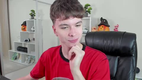 Snapshot of calvin_loves_you chatting on 01-10-25, 07:11 Hey I am Calvin online show from 01-10-25, 07:11