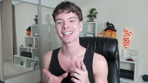 Snapshot of calvin_loves_you chatting on 02-02-25, 07:04 Hey I am Calvin online show from 02-02-25, 07:04