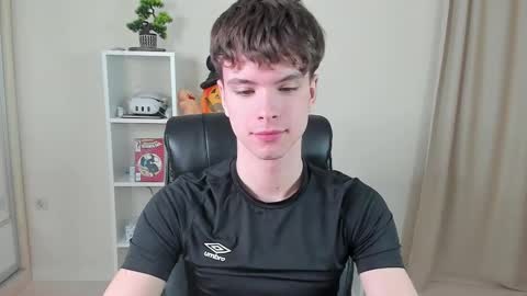 Snapshot of calvin_loves_you chatting on 02-09-25, 11:04 Hey I am Calvin online show from 02-09-25, 11:04