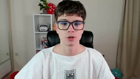 Snapshot of calvin_loves_you chatting on 03-07-25, 07:05 Hey I am Calvin online show from 03-07-25, 07:05