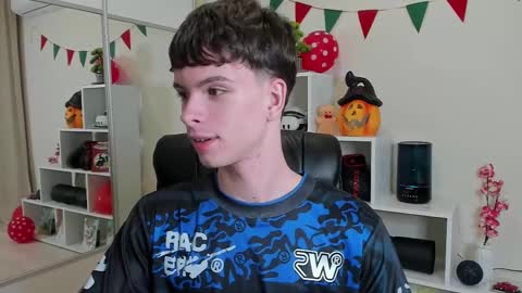 Snapshot of calvin_loves_you chatting on 03-09-25, 07:05 Hey I am Calvin online show from 03-09-25, 07:05