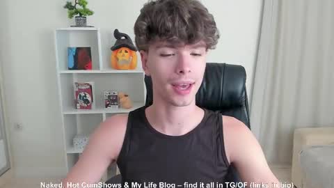 Snapshot of calvin_loves_you chatting on 09-09-25, 06:07 Hey I am Calvin online show from 09-09-25, 06:07