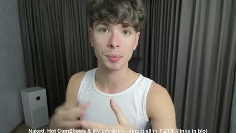 Snapshot of calvin_loves_you chatting on 10-11-25, 02:15 Hey I am Calvin online show from 10-11-25, 02:15