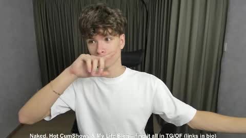 Snapshot of calvin_loves_you chatting on 10-12-25, 02:16 Hey I am Calvin online show from 10-12-25, 02:16