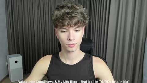 Snapshot of calvin_loves_you chatting on 10-17-25, 11:02 Hey I am Calvin online show from 10-17-25, 11:02