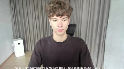 Snapshot of calvin_loves_you chatting on 10-19-25, 05:30 Hey I am Calvin online show from 10-19-25, 05:30