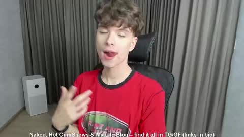 Snapshot of calvin_loves_you chatting on 11-22-25, 02:16 Hey I am Calvin online show from 11-22-25, 02:16