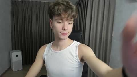 Snapshot of calvin_loves_you chatting on 11-27-25, 02:19 Hey I am Calvin online show from 11-27-25, 02:19