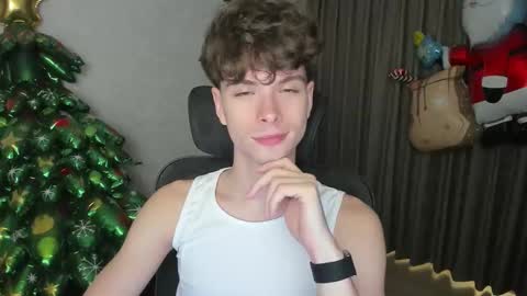 Snapshot of calvin_loves_you chatting on 01-05-26, 05:27 Hey I am Calvin online show from 01-05-26, 05:27