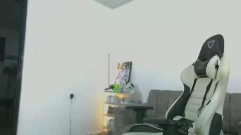 Snapshot of cam_xman chatting on 05-26-26, 06:53 cam_xman online show from 05-26-26, 06:53