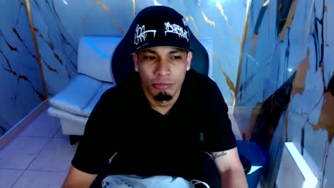 Snapshot of cam_xman chatting on 06-08-26, 12:38 cam_xman online show from 06-08-26, 12:38