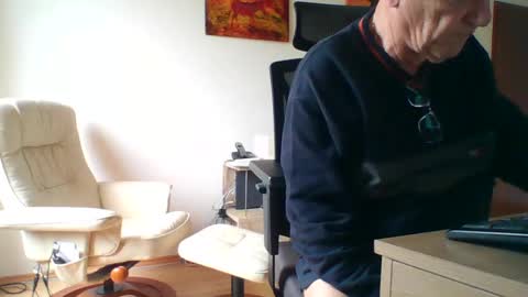 camcologne online show from 01-15-25, 10:27