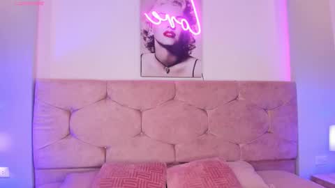 Snapshot of cameliaa_smiith chatting on 12-14-24, 03:18 Camelia Smith online show from 12-14-24, 03:18