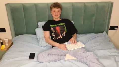 Snapshot of cameron_crowly chatting on 02-02-26, 04:06 Cameron online show from 02-02-26, 04:06