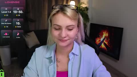 Snapshot of cameron_loving chatting on 10-24-25, 06:59 Cameron online show from 10-24-25, 06:59