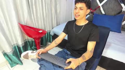 Snapshot of cameron_lux4 chatting on 01-06-26, 12:53 CAMERON online show from 01-06-26, 12:53