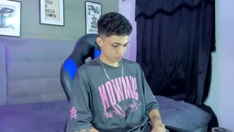 Snapshot of cameron_lux4 chatting on 04-11-26, 04:17 CAMERON online show from 04-11-26, 04:17