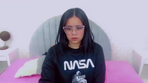 Snapshot of cami_bunnygirlx chatting on 03-08-25, 06:32 CAMI online show from 03-08-25, 06:32